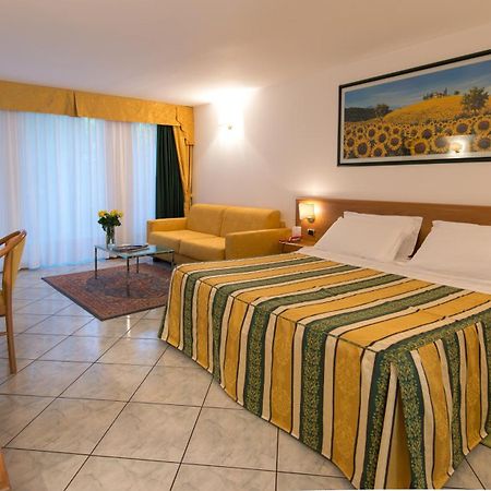 Hotel Capri Bardolino 3S Exteriör bild