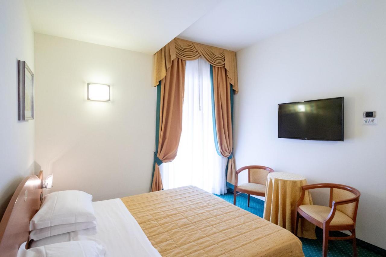 Hotel Capri Bardolino 3S Exteriör bild