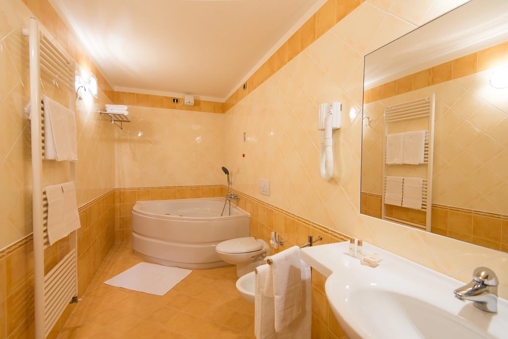 Hotel Capri Bardolino 3S Exteriör bild