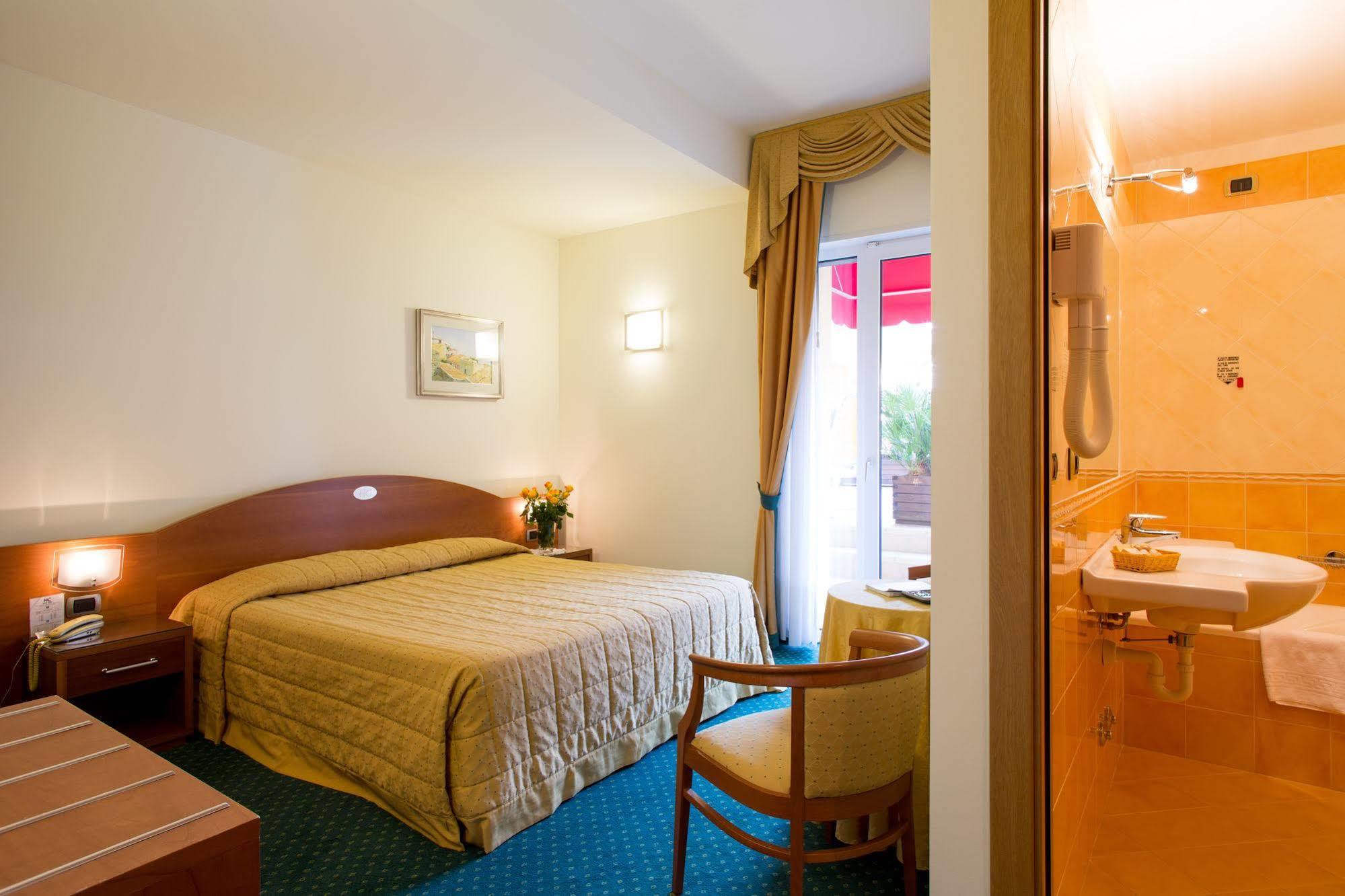 Hotel Capri Bardolino 3S Exteriör bild