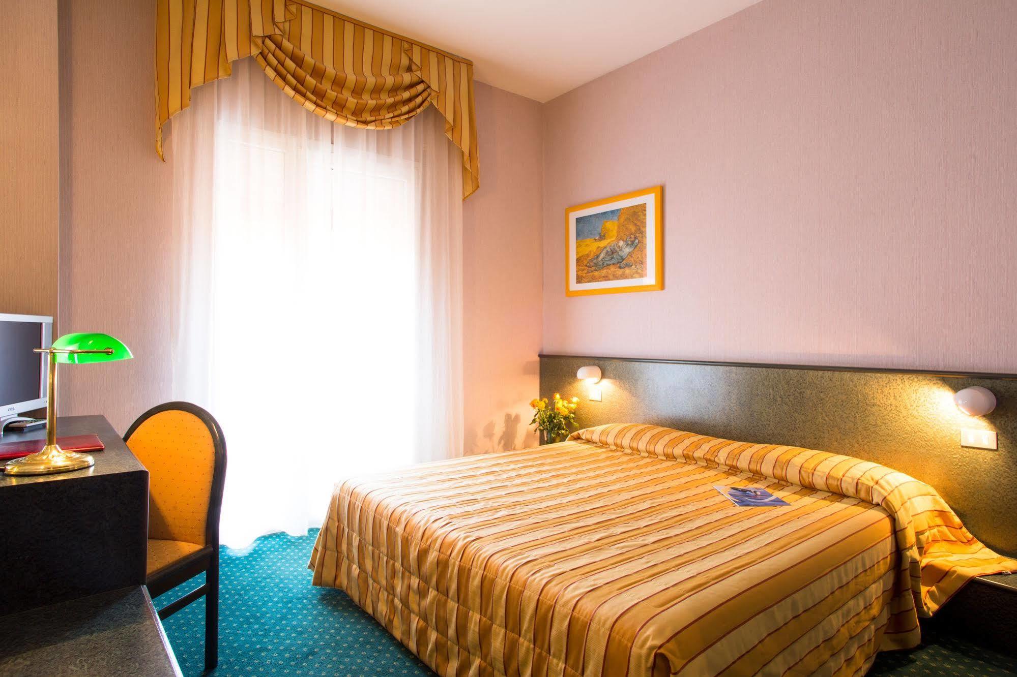 Hotel Capri Bardolino 3S Exteriör bild