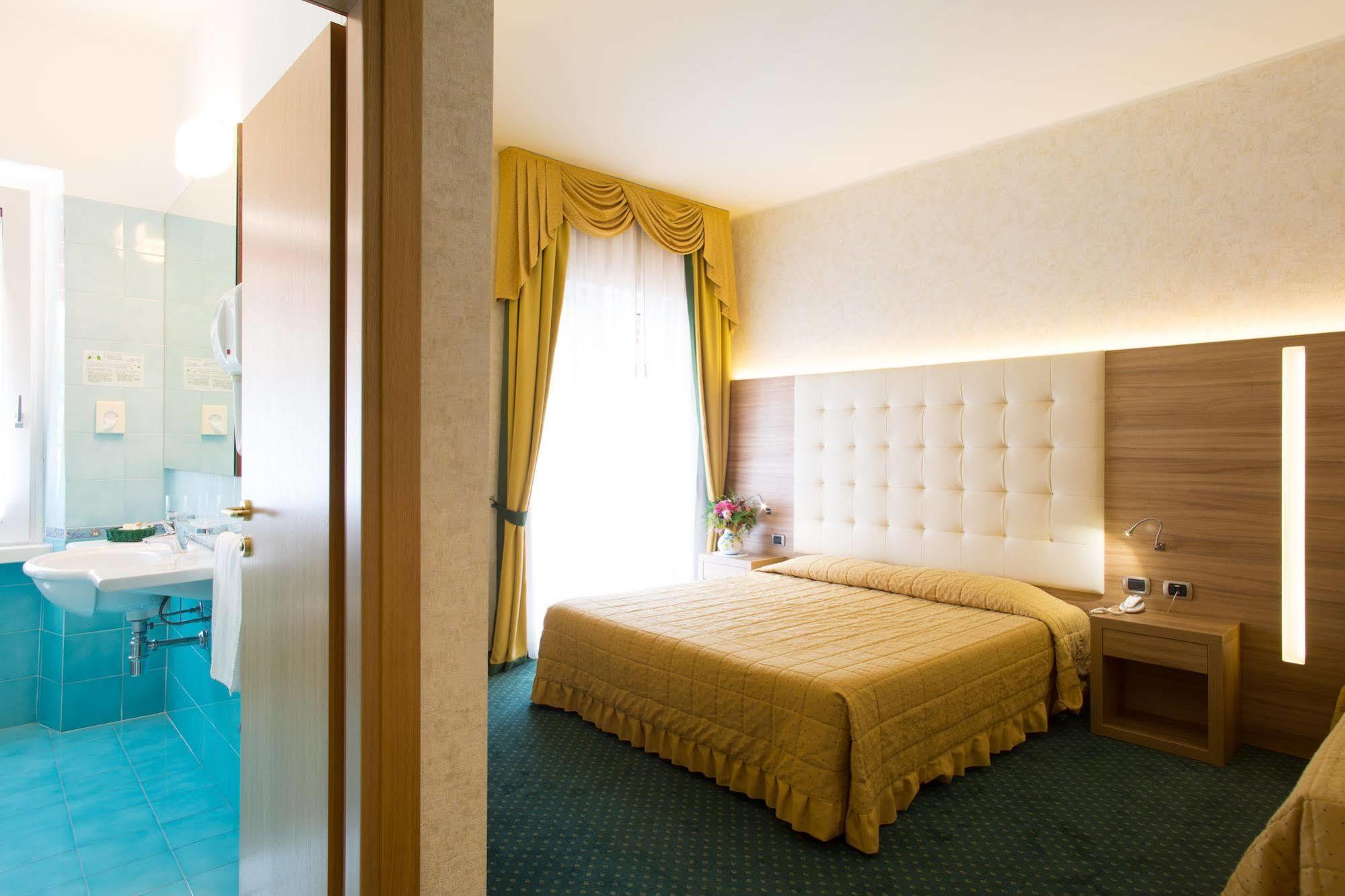 Hotel Capri Bardolino 3S Exteriör bild