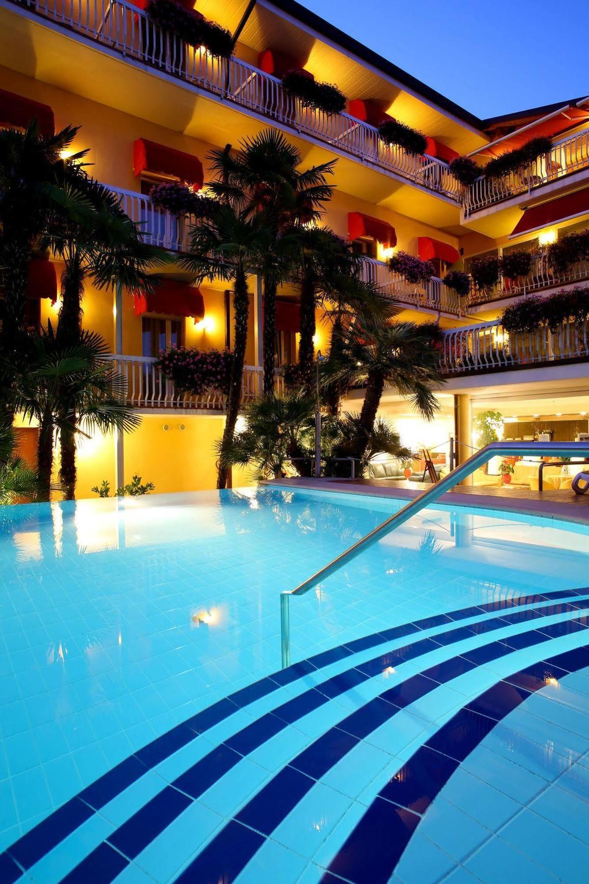 Hotel Capri Bardolino 3S Exteriör bild
