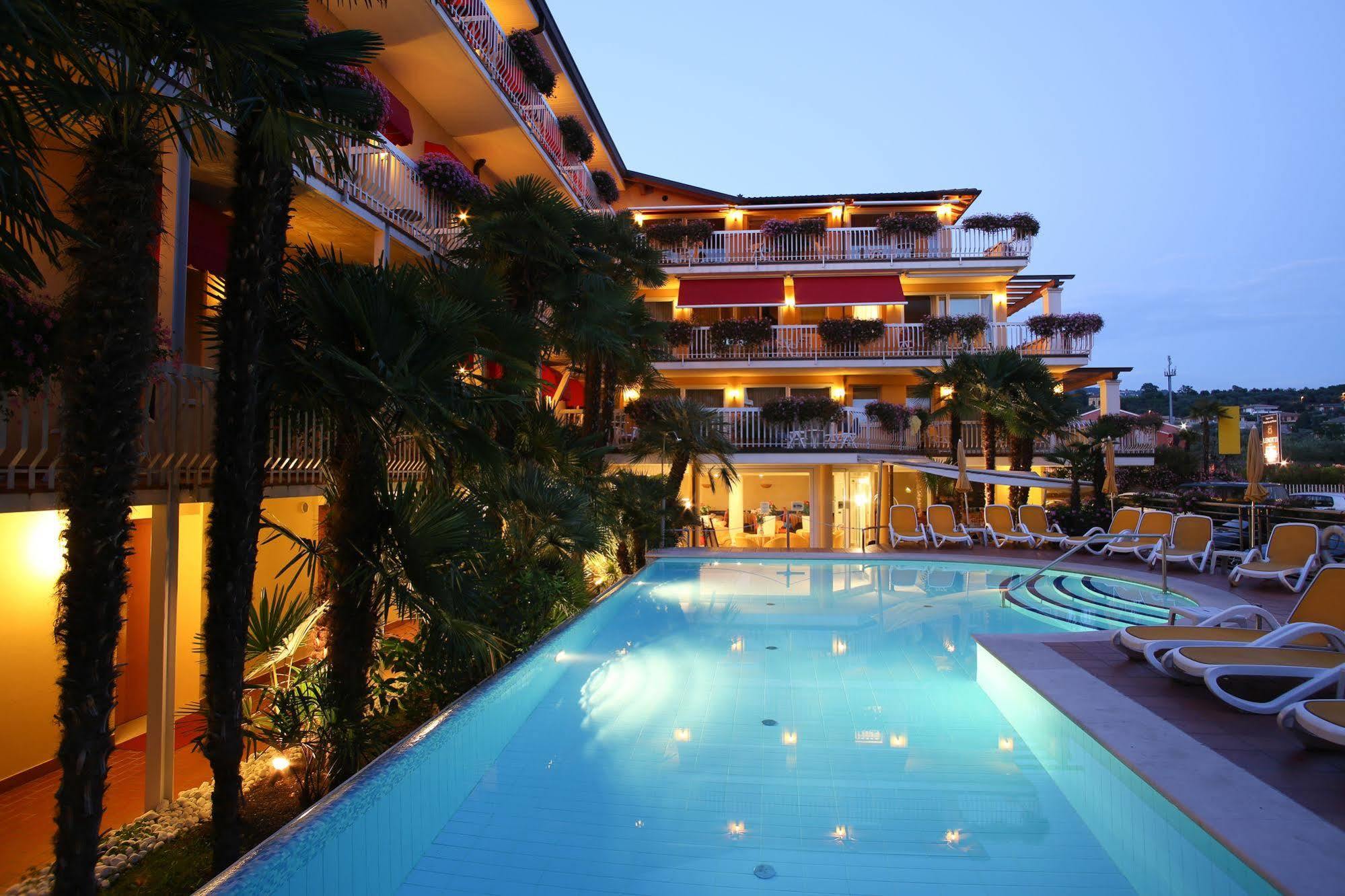Hotel Capri Bardolino 3S Exteriör bild