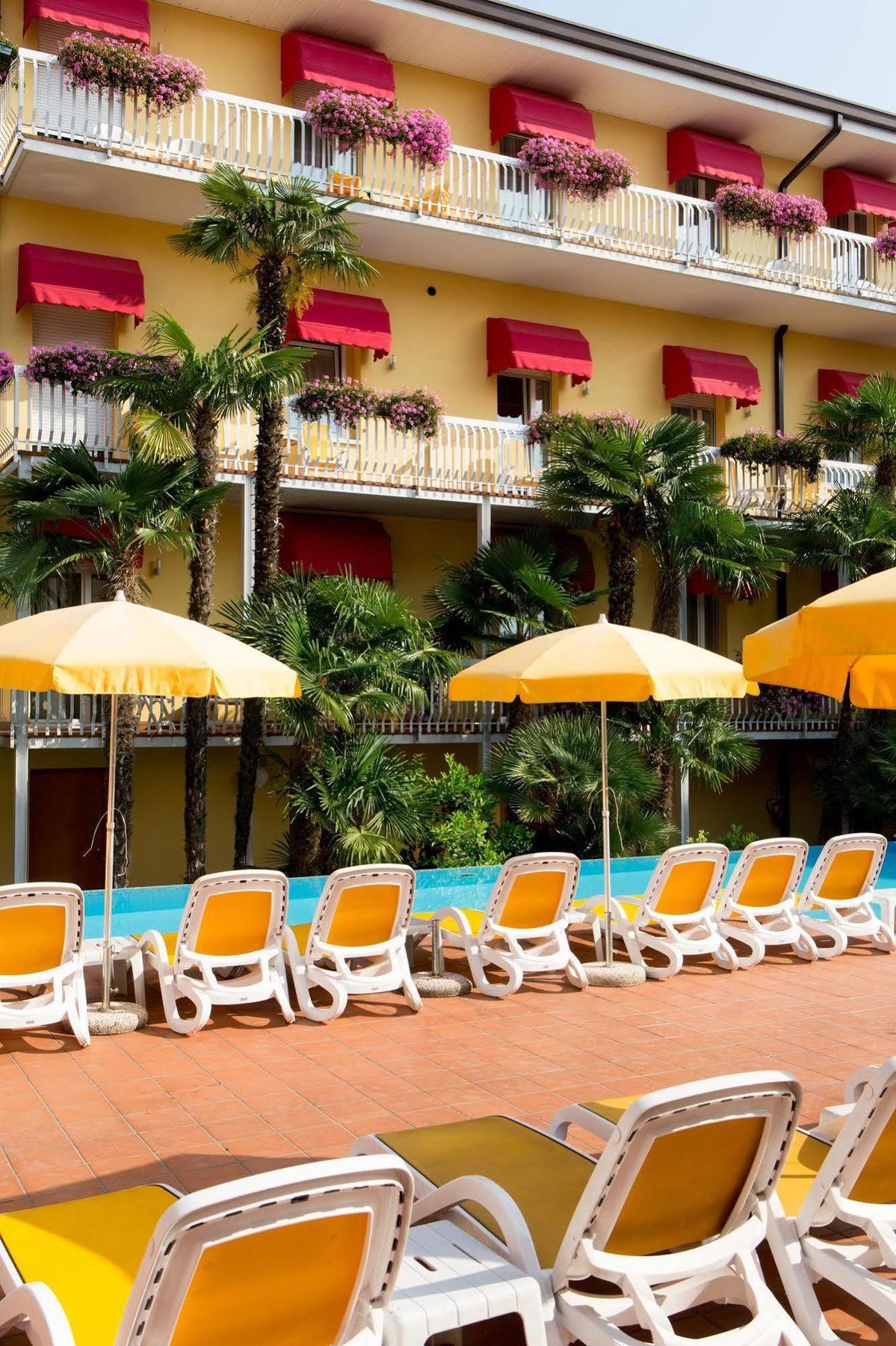 Hotel Capri Bardolino 3S Exteriör bild