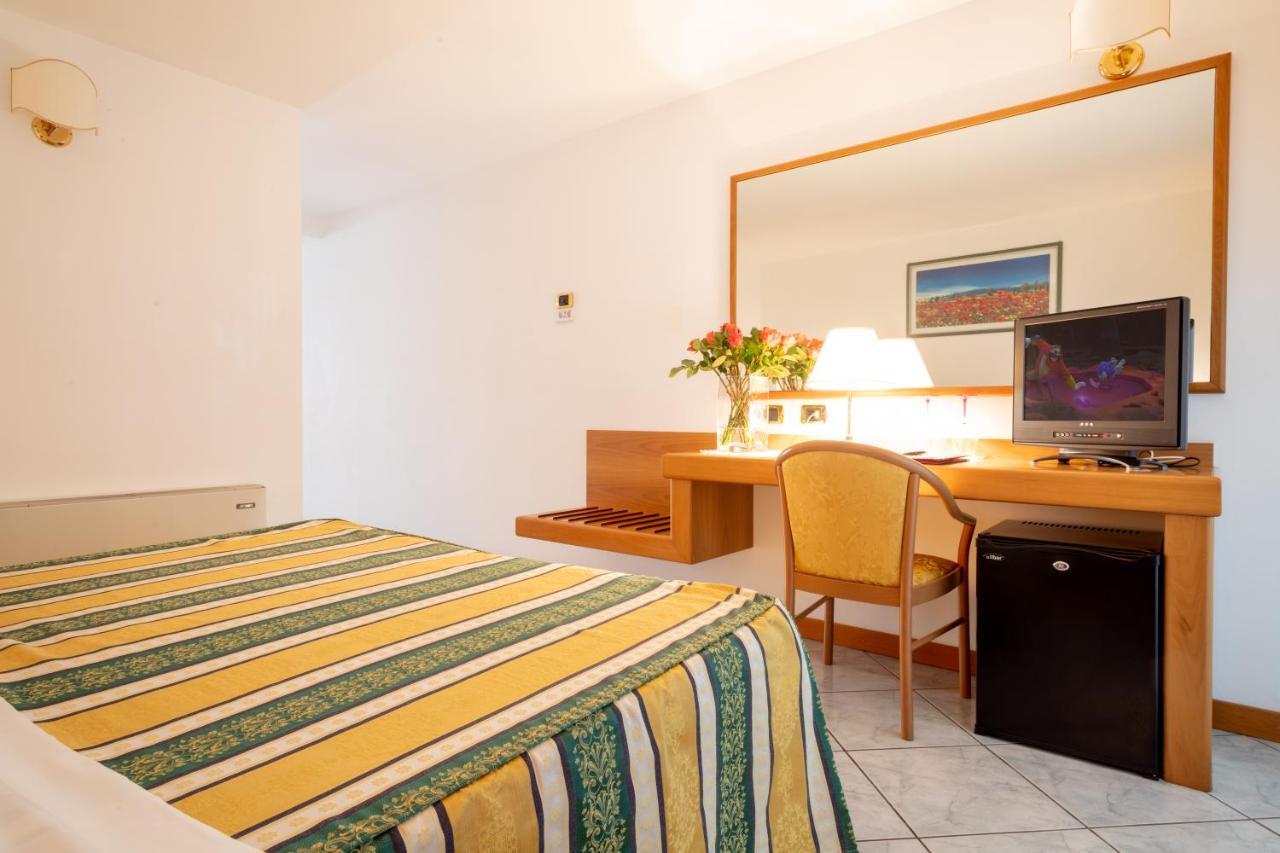 Hotel Capri Bardolino 3S Exteriör bild
